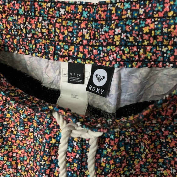 Roxy Shorts - Picture 4 of 4